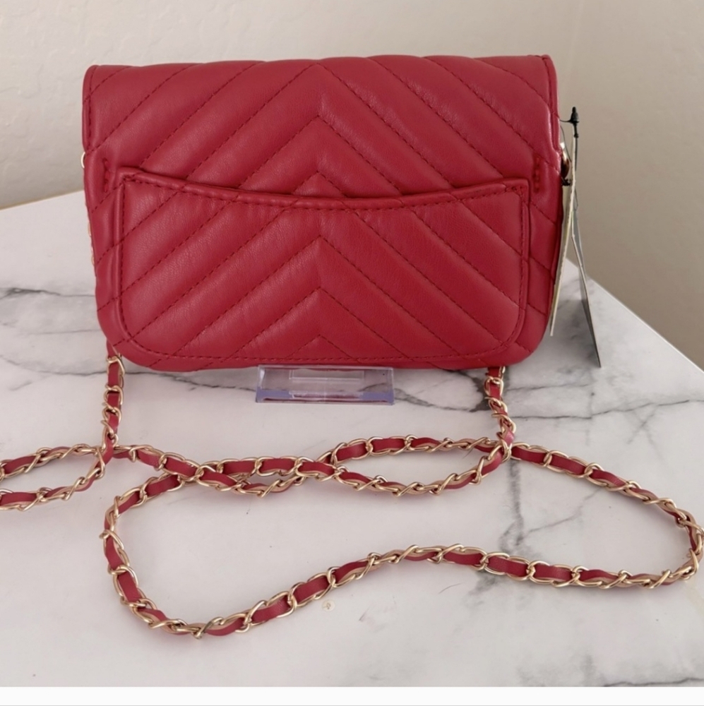 Badgley Mischka NWT Simple Phone Crossbody with Turn Lock - Red Quilted Bag - Picture 4 of 8